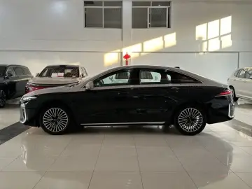 2025 Roewe M7 с пробегом 6 000 км