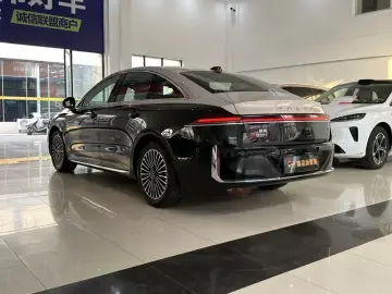 2025 Roewe M7 с пробегом 6 000 км