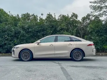 2025 Roewe M7 с пробегом 3 800 км