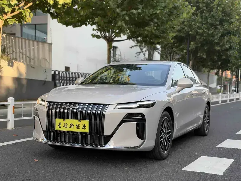 2025 Roewe M7 с пробегом 200 км