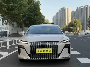 2025 Roewe M7 с пробегом 200 км