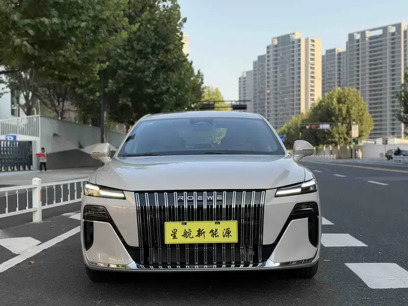 2025 Roewe M7 с пробегом 200 км