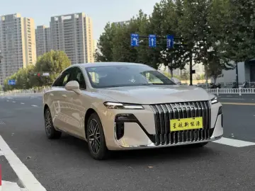 2025 Roewe M7 с пробегом 200 км