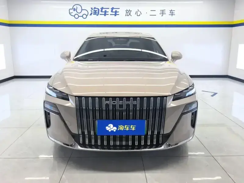 2025 Roewe M7 с пробегом 12 000 км