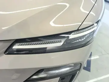 2025 Roewe M7 с пробегом 12 000 км