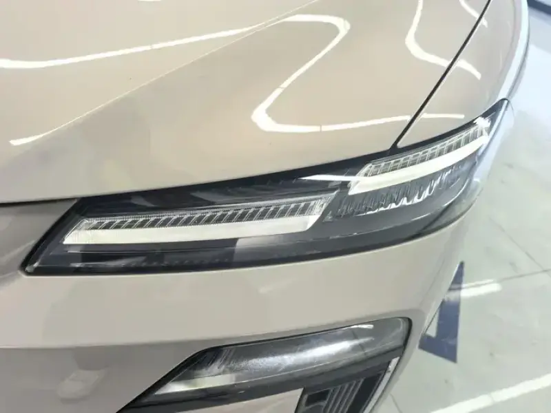 2025 Roewe M7 с пробегом 12 000 км