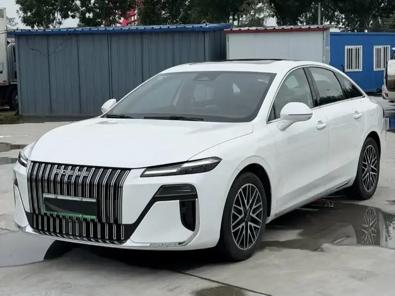 2025 Roewe M7 с пробегом 10 000 км