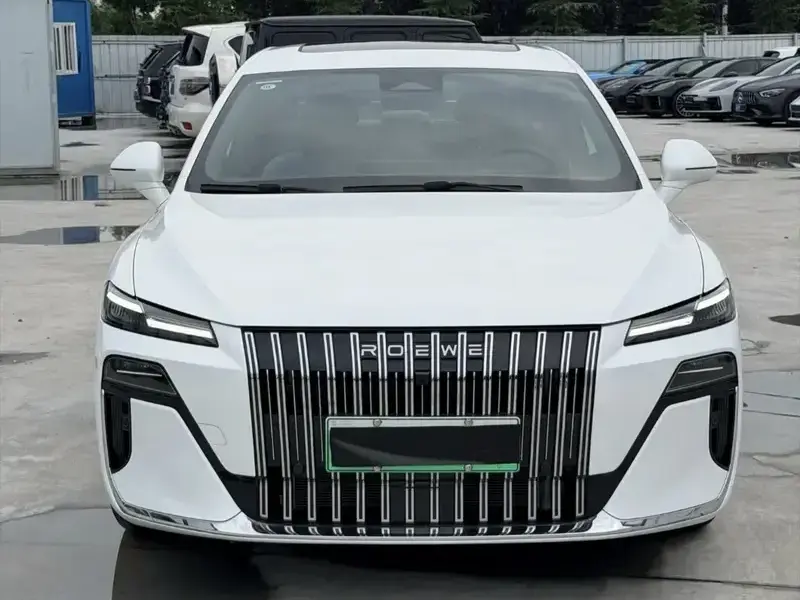 2025 Roewe M7 с пробегом 10 000 км