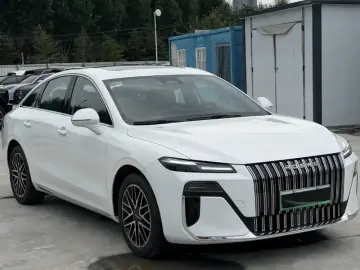 2025 Roewe M7 с пробегом 10 000 км
