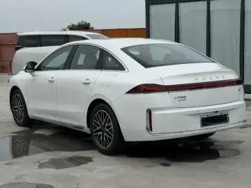 2025 Roewe M7 с пробегом 10 000 км