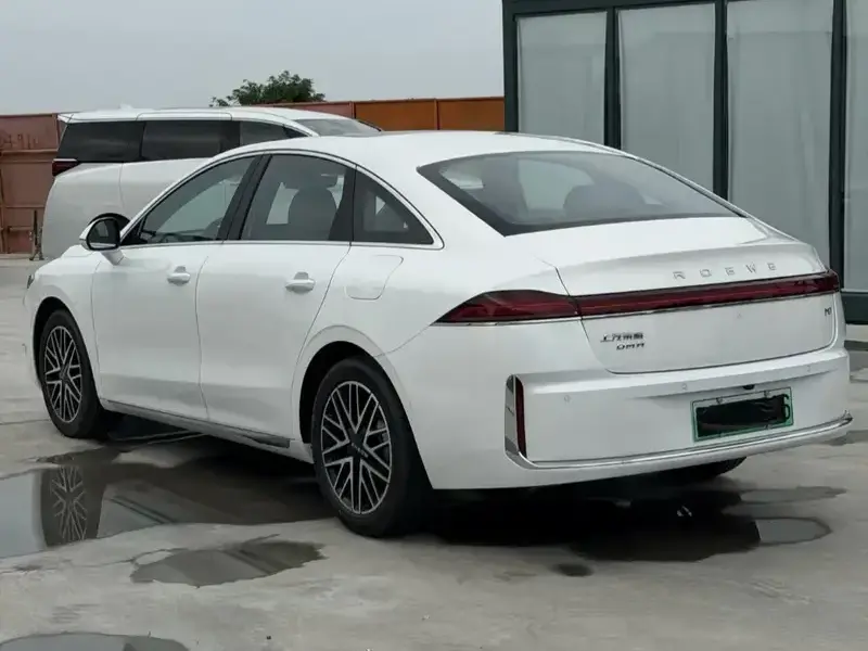 2025 Roewe M7 с пробегом 10 000 км