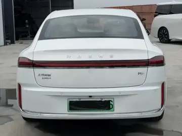 2025 Roewe M7 с пробегом 10 000 км