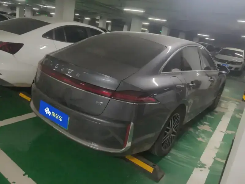 2025 Roewe M7 с пробегом 25 000 км