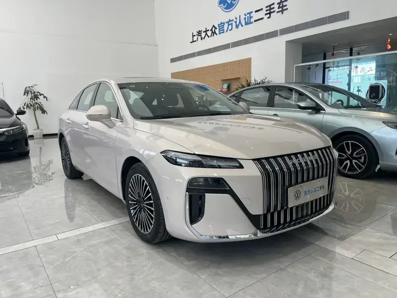 2025 Roewe M7 с пробегом 10 000 км