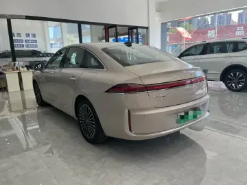2025 Roewe M7 с пробегом 10 000 км