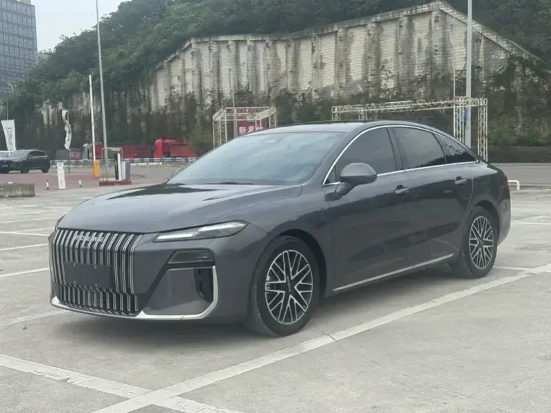 2025 Roewe M7 с пробегом 10 800 км