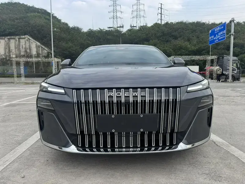 2025 Roewe M7 с пробегом 10 800 км
