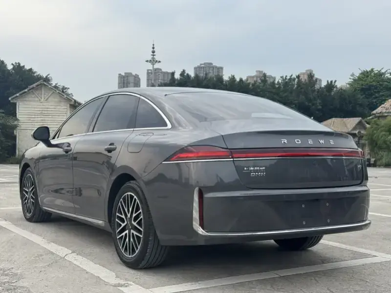 2025 Roewe M7 с пробегом 10 800 км