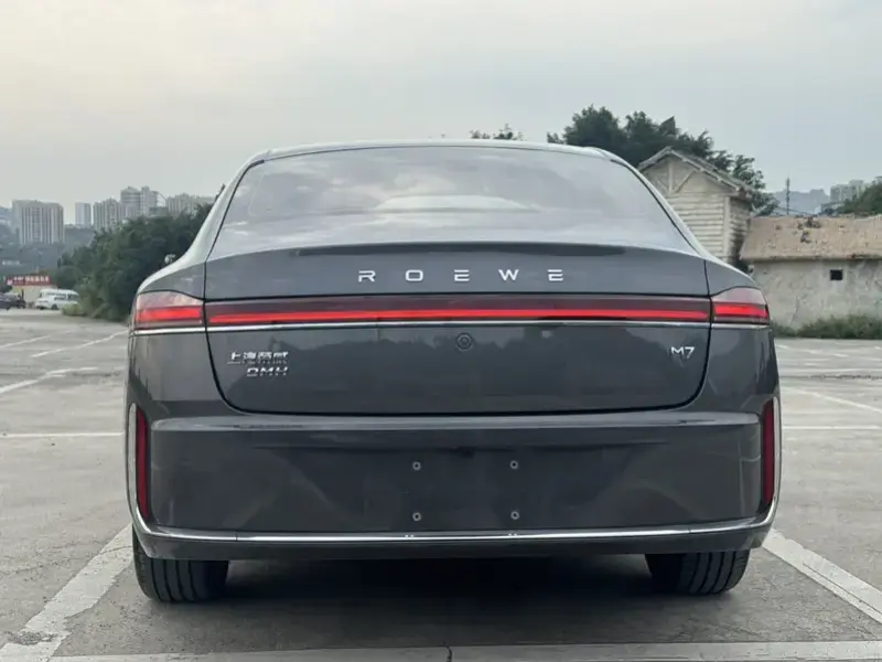 2025 Roewe M7 с пробегом 10 800 км