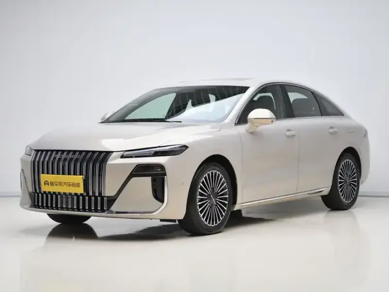 2025 Roewe M7 с пробегом 7 700 км