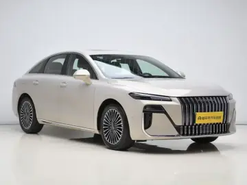 2025 Roewe M7 с пробегом 7 700 км