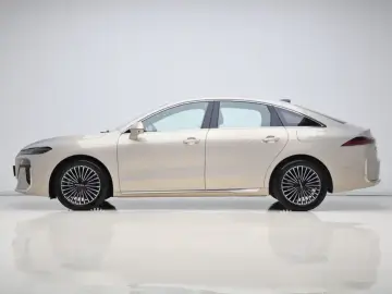 2025 Roewe M7 с пробегом 7 700 км