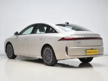 2025 Roewe M7 с пробегом 7 700 км