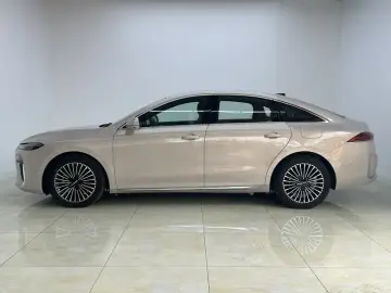 2025 Roewe M7 с пробегом 16 300 км