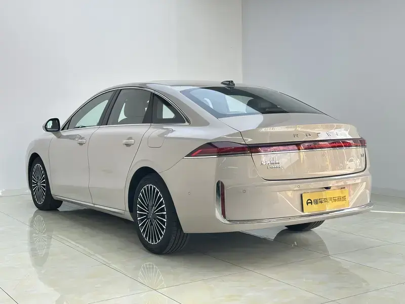 2025 Roewe M7 с пробегом 16 300 км