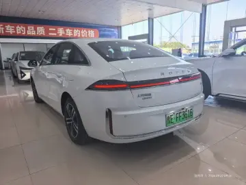 2025 Roewe M7 с пробегом 100 км