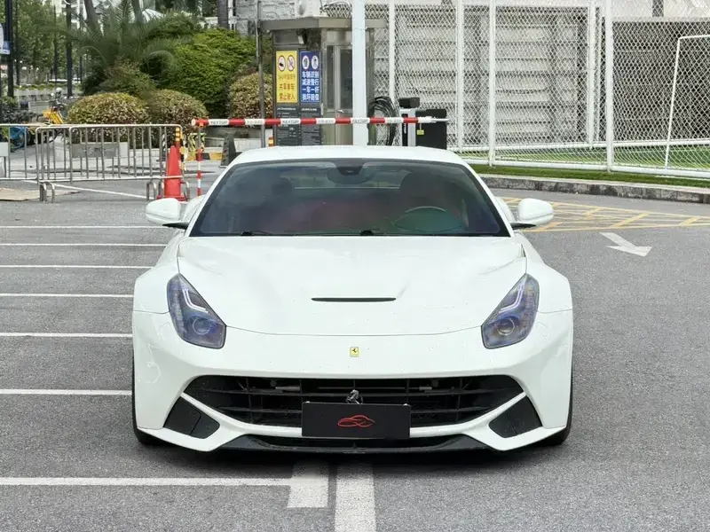 2013 Ferrari F12 с пробегом 42 000 км