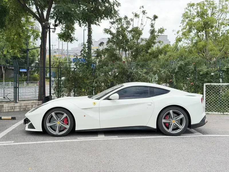 2013 Ferrari F12 с пробегом 42 000 км
