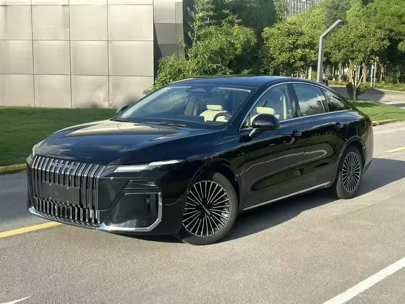 2025 Roewe M7 с пробегом 100 км
