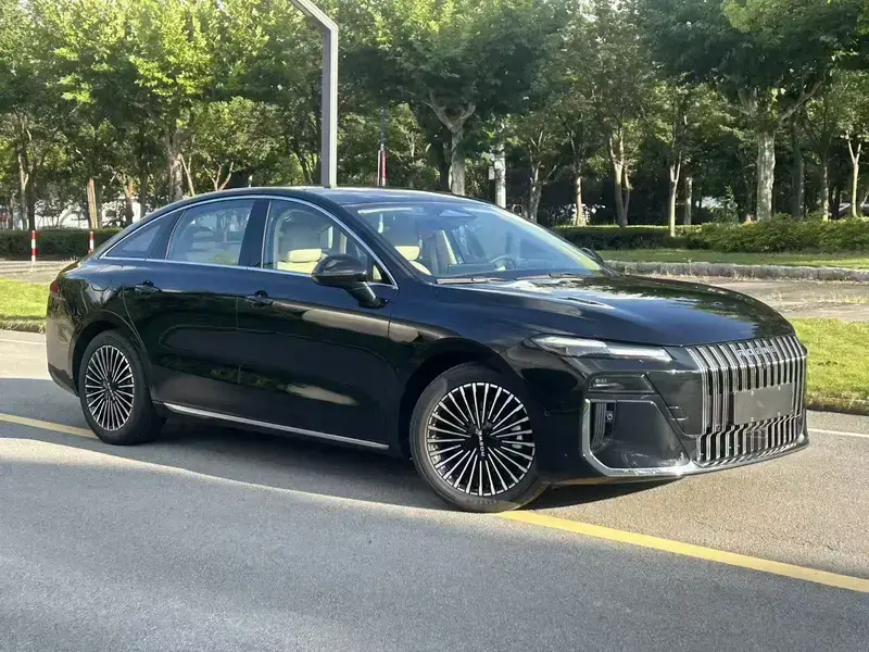 2025 Roewe M7 с пробегом 100 км