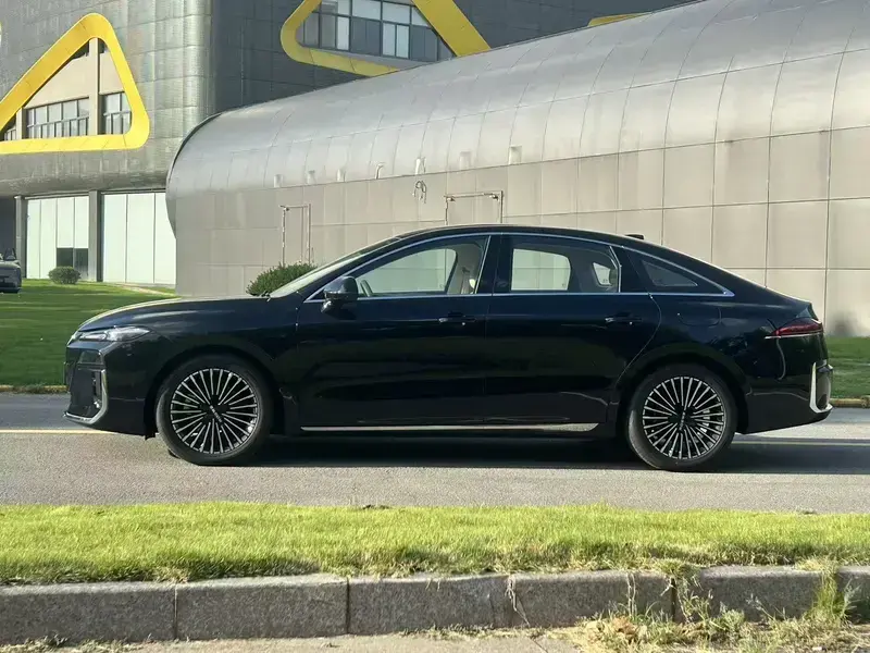 2025 Roewe M7 с пробегом 100 км