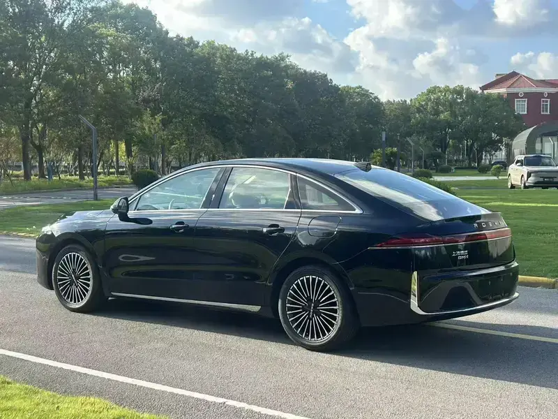 2025 Roewe M7 с пробегом 100 км