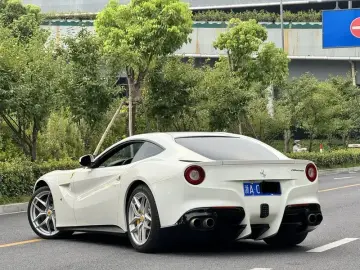 2013 Ferrari F12 с пробегом 38 000 км