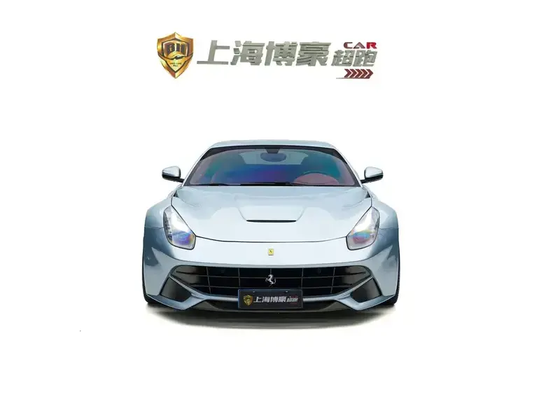 2013 Ferrari F12 с пробегом 25 000 км