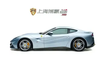 2013 Ferrari F12 с пробегом 25 000 км