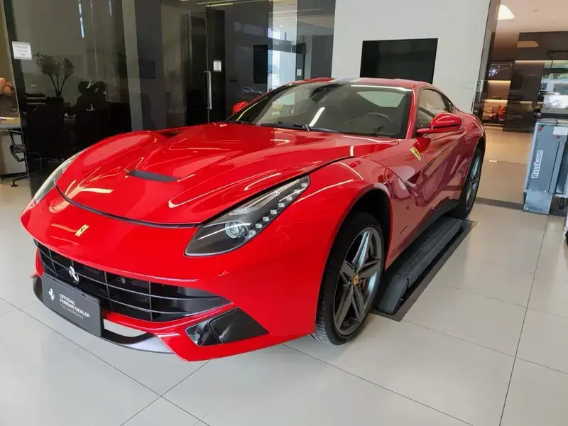 2013 Ferrari F12 с пробегом 12 000 км