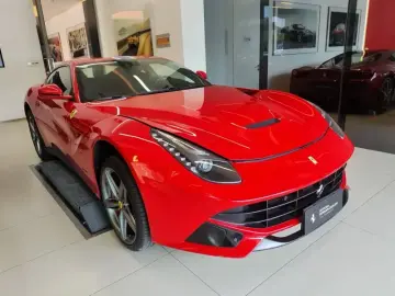 2013 Ferrari F12 с пробегом 12 000 км