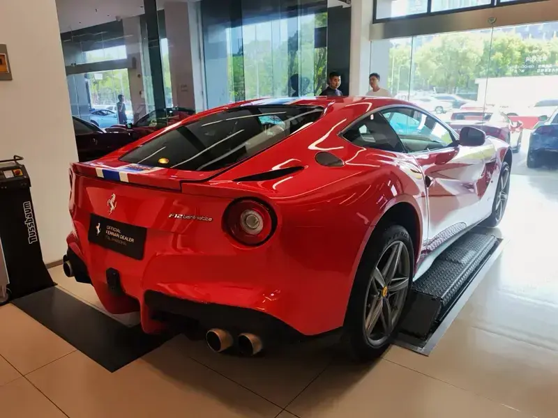 2013 Ferrari F12 с пробегом 12 000 км