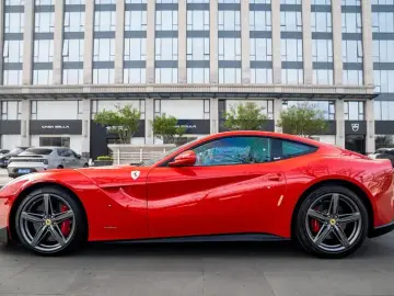 2013 Ferrari F12 с пробегом 20 800 км