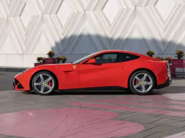 2013 Ferrari F12 с пробегом 5 100 км