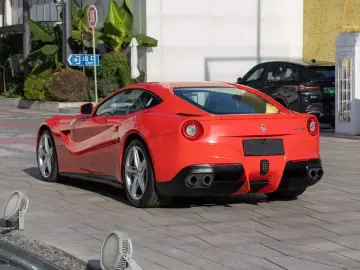 2013 Ferrari F12 с пробегом 5 100 км