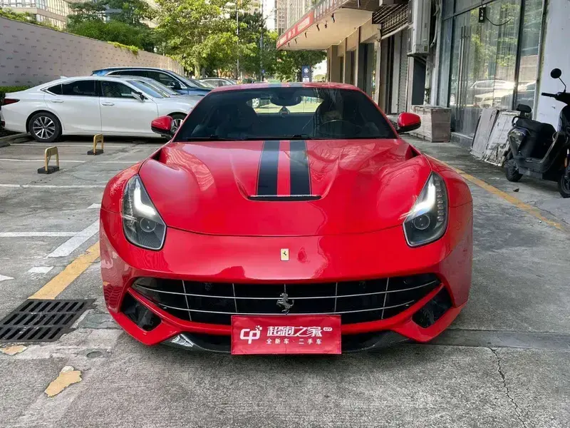 2013 Ferrari F12 с пробегом 45 000 км