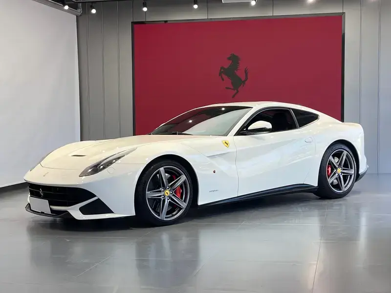 2013 Ferrari F12 с пробегом 21 000 км