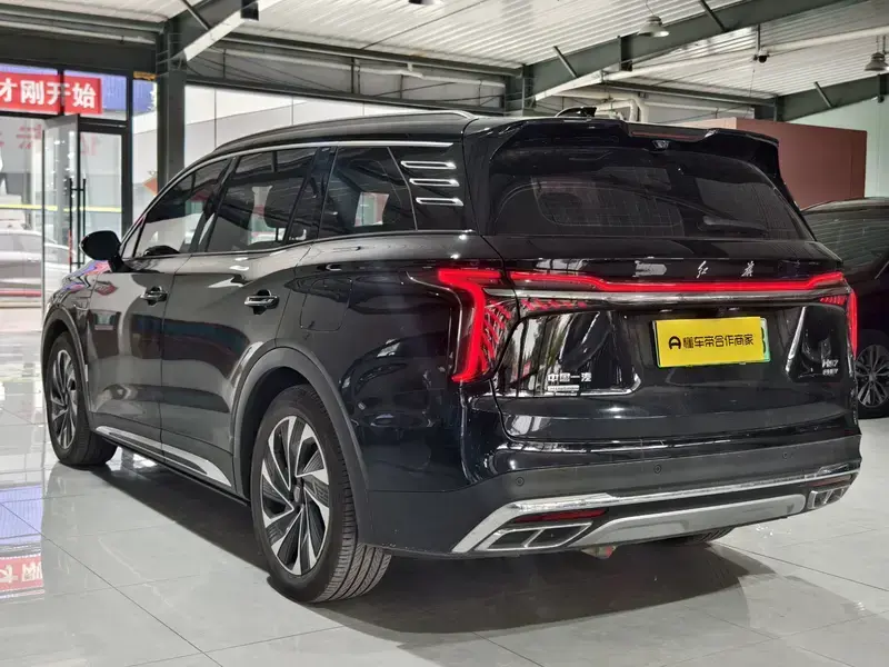 2024 Hongqi HS7 с пробегом 30 000 км