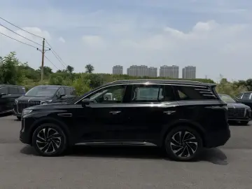 2024 Hongqi HS7 с пробегом 20 000 км