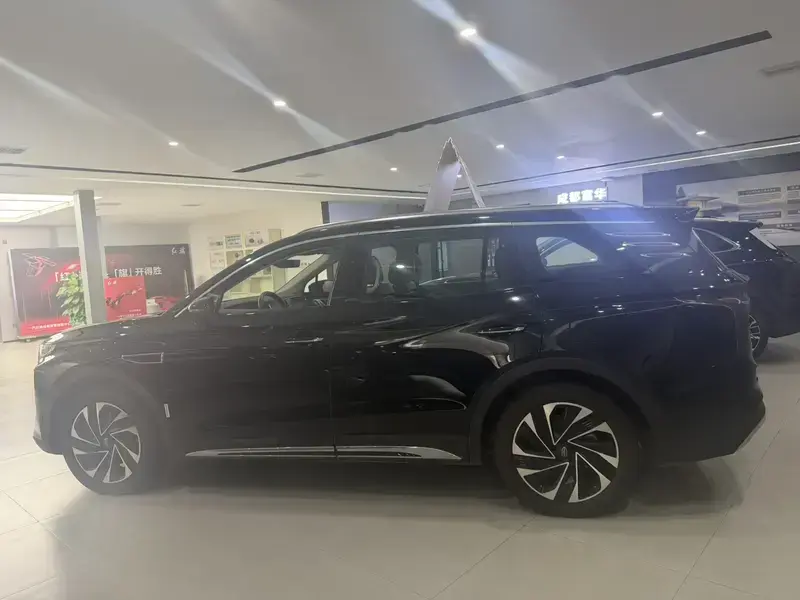 2024 Hongqi HS7 с пробегом 14 000 км